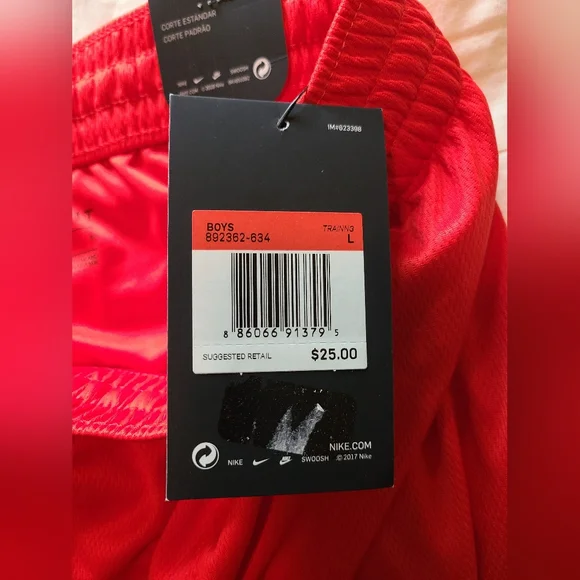 NWT! Nike Boys shorts - Picture 7 of 8